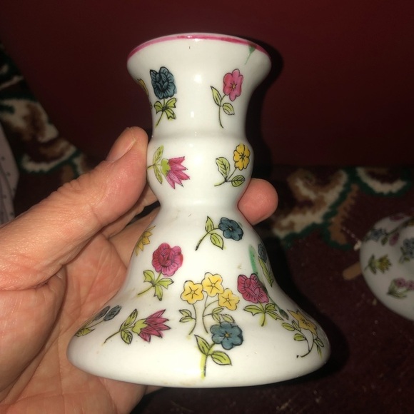 Vintage White Floral Accented Candle Holders. Table candles, home decor, used - Picture 3 of 7